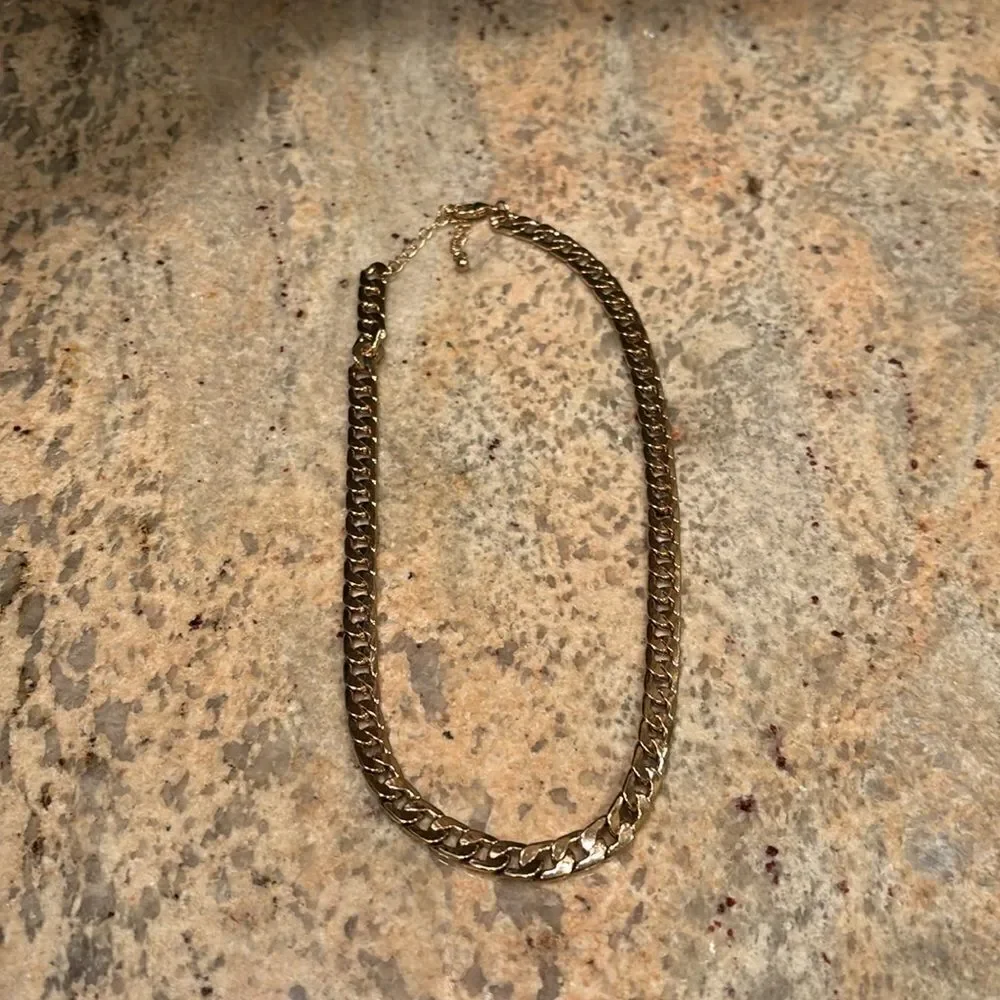 Woman's costume Jewlery thick gold chain